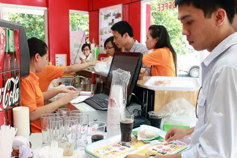 Thị trường thức ăn nhanh: DN Việt không có chỗ đứng?