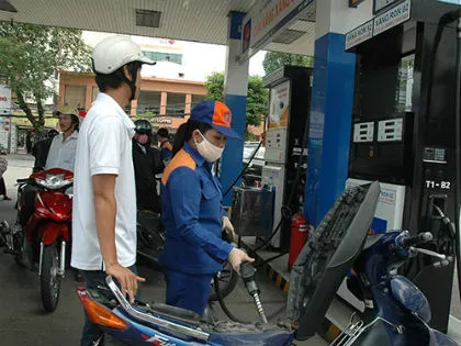 Xăng hiện lỗ gần 700 đồng/lít