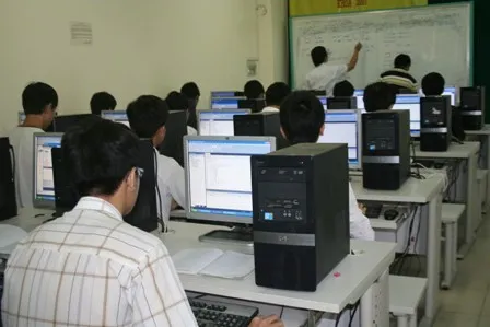 Cử nhân, thạc sĩ quay lại học trung cấp
