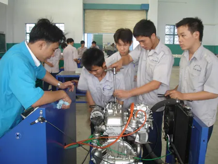 Điểm khác biệt giữa đào tạo nghề với đào tạo trong trường Đại học là gì?