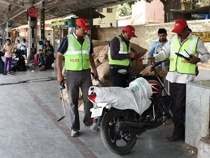 Ấn Độ tăng cường an ninh ở nhà ga và sân bay