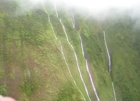 Kỳ lạ "bức tường nước mắt" ở Hawaii
