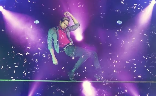 VIDEO: Thót tim xem thí sinh Next Top Model "làm xiếc" trên không