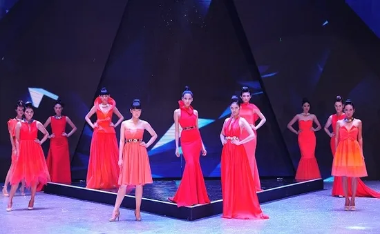 Dàn chân dài Next Top Model mùa cũ rực rỡ trong đêm Chung kết