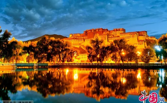 Lung linh vẻ đẹp cung điện Potala về đêm