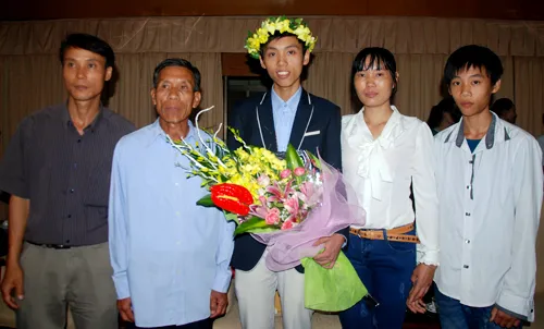Bố mẹ phụ hồ nuôi con đoạt HCV Olympic Toán quốc tế