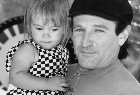 Tài tử Robin Williams đăng ảnh chụp cùng con gái trước khi qua đời
