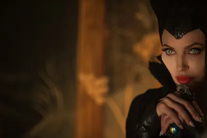 Angelina Jolie tái xuất, Maleficent ra mắt ấn tượng tại Paris