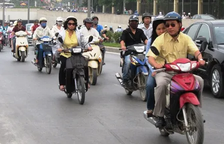 Để ĐTDĐ, nước hoa trong cốp xe dễ gây cháy nổ