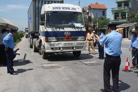 Tăng cường công tác kiểm tra trọng tải xe 
