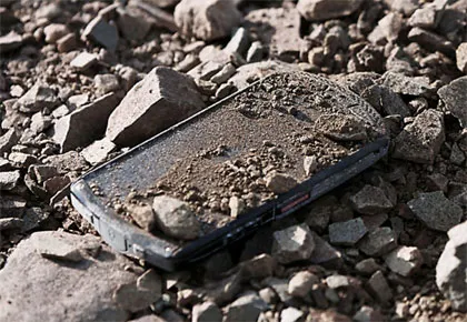 Smartphone màn hình kính sapphire ra mắt