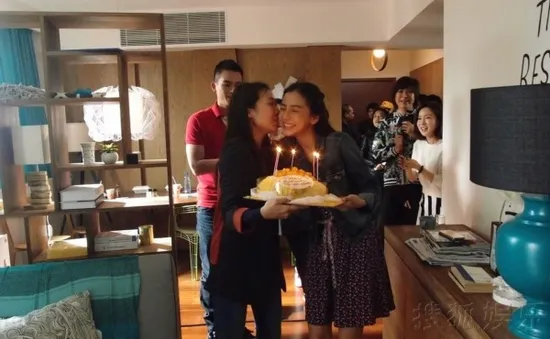 Angelababy đón sinh nhật bất ngờ tại phim trường