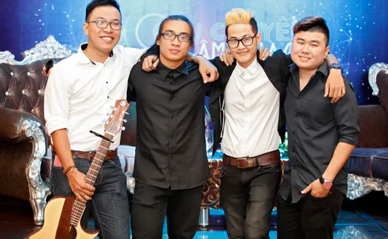Nhóm nhạc “Nhân tố bí ẩn” vừa xuất hiện đã đắt show 