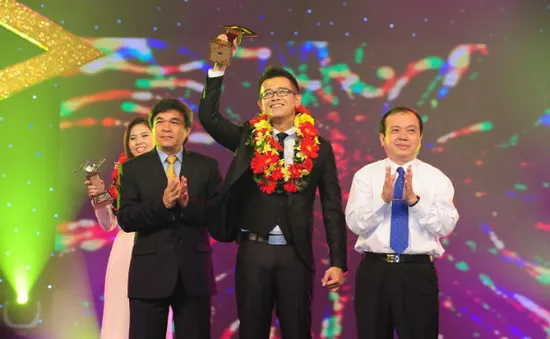 Bùi Đức Bảo đoạt danh hiệu Én Vàng - Người dẫn chương trình 2013
