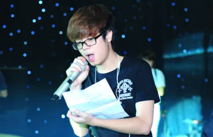 Chuyên gia lên tiếng vì Bùi Anh Tuấn hát hay cúi mặt