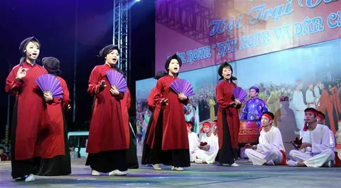 Những người giữ hồn Xoan