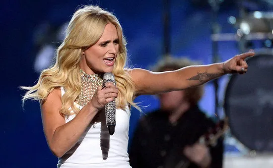 CMA 2014: Vượt mặt Taylor  Swift, Miranda Lambert giành giải nghệ sĩ của năm