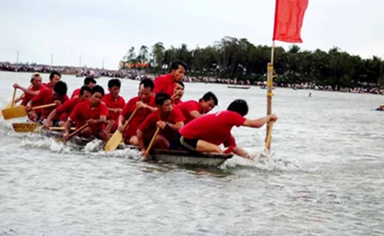 Sôi nổi ngày hội đua thuyền vượt hồ sông Đà