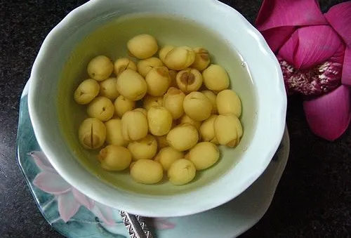 Bài thuốc hay dưỡng tâm, an thần từ hạt sen