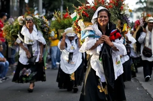 Colombia: Náo nhiệt không khí lễ hội hoa truyền thống