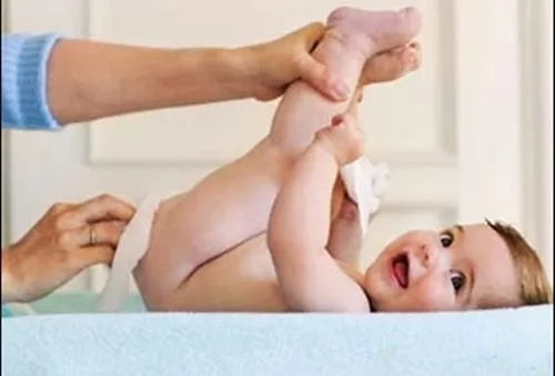 Khăn ướt có chất gây hại gan, hệ sinh dục của trẻ 