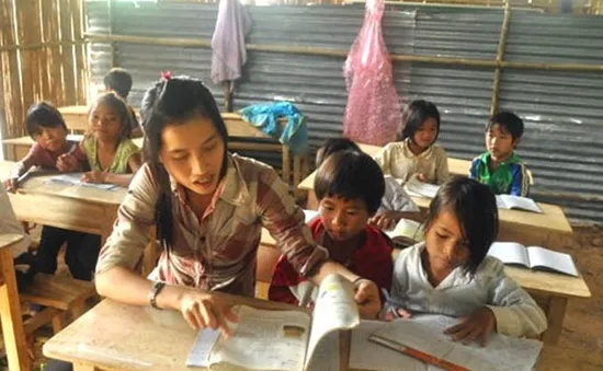 Nữ giáo viên gần 20 năm bám trụ ở vùng ven biển Tây