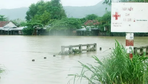 Mưa lũ và sạt lở vẫn diễn biến phức tạp ở nhiều địa phương