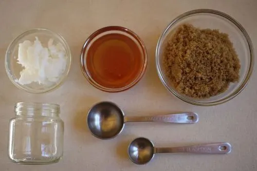 Mẹo giữ môi mềm từ đường