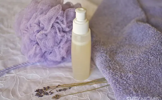 Tự làm gel tắm dưỡng ẩm từ oải hương
