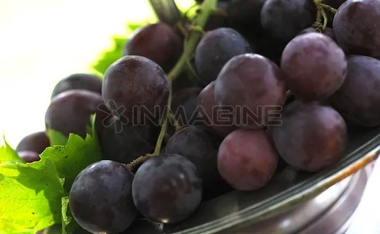 Nho có tác dụng trị mụn trứng cá và da khô