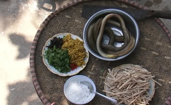 Nhệch om củ chuối - Món quà của biển