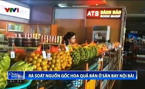 Tăng cường kiểm tra nguồn gốc hoa quả bán tại sân bay Nội Bài