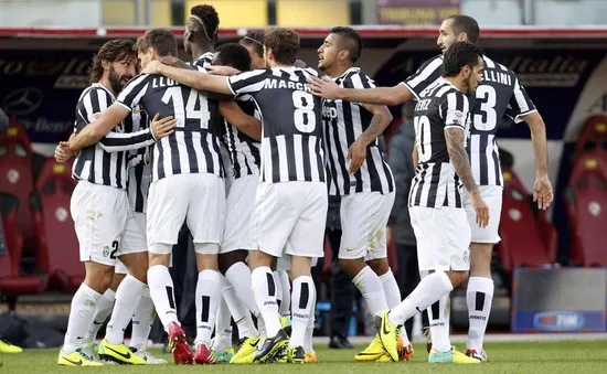VIDEO: Juve hạ sát Livorno, chiếm ngôi đầu bảng của AS Roma
