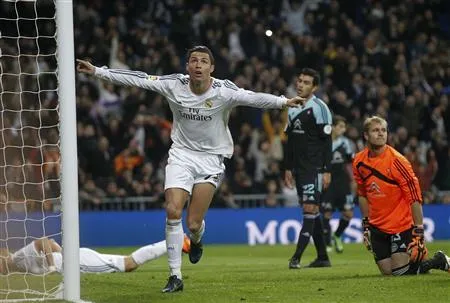 Cris Ronaldo cán mốc 400 bàn thắng trong sự nghiệp
