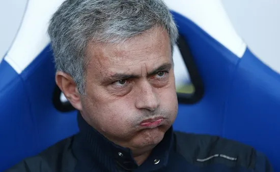 Thua cay đắng Crystal, Mourinho tự loại Chelsea khỏi cuộc đua vô địch