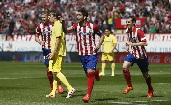 La Liga vòng 32: Barca thắng dễ, Atletico vẫn ở ngôi đầu