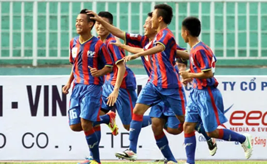 Bóng đá trẻ và 'chân rết'