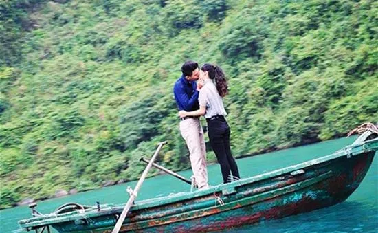 Biên kịch Hồng Ngát “liều một phen” với Gương trời