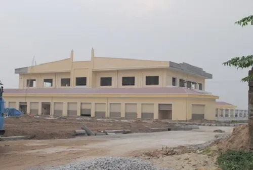 Chợ tiền tỷ bị bỏ hoang