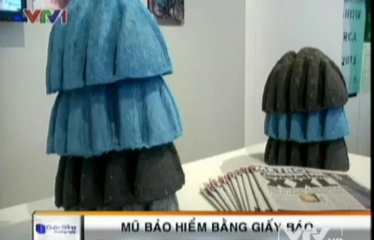 Mũ bảo hiểm làm bằng giấy báo