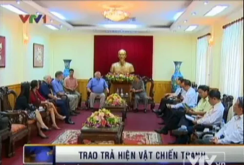 Cựu chiến binh Australia trao di vật của liệt sĩ cho Việt Nam