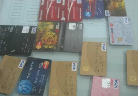 Bắt giữ đường dây làm thẻ thanh toán giả xuyên quốc gia
