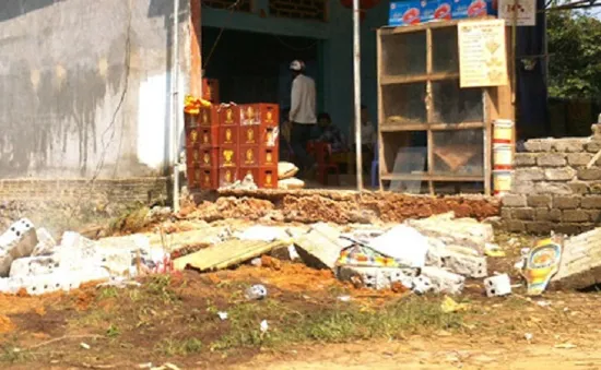 Sập tường, 4 học sinh bị đè chết thương tâm