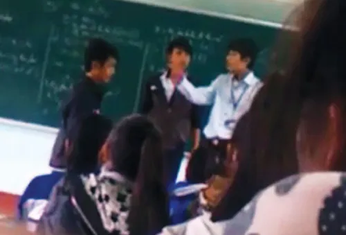 Vụ thầy trò đánh nhau: Sa thải thầy Trần Anh Tuấn