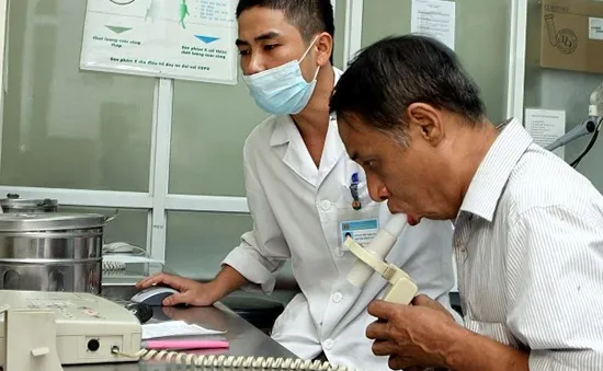 Khám, tư vấn miễn phí cho người dân về hen phế quản 