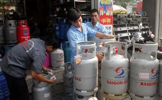 Giá gas giảm 16.000 đồng/bình 12kg