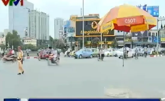 Cảm thông với Cảnh sát giao thông vất vả trong nắng nóng làm nhiệm vụ