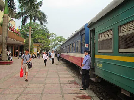 Từ 15/6, bỏ bán vé vào ga đón, tiễn khách