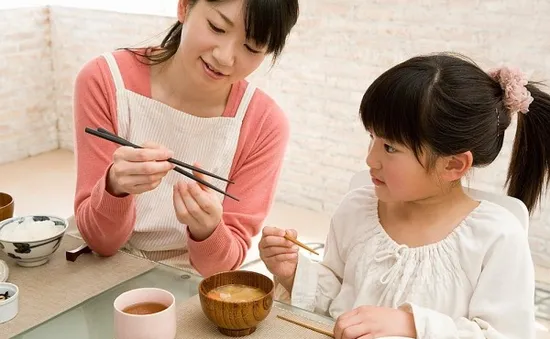 10 quy tắc ứng xử mẹ cần dạy bé