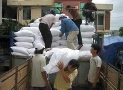 Hỗ trợ gạo cho đồng bào thuộc huyện Ba Tơ, tỉnh Quảng Ngãi